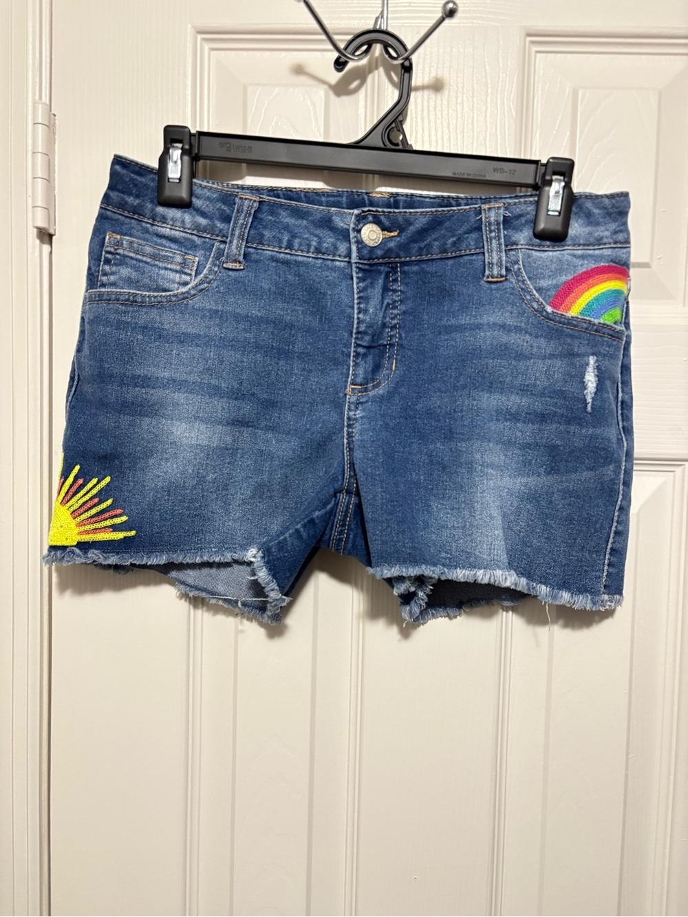 Pre-owned Cat & Jack Girls Rainbow & Sun Denim frayed hem shorts/Sz: XL 14/16)